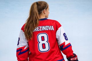 Teprve 16letá Češka dala na MS gól, který připomněl akce Jágra i Nečase - Médium.cz